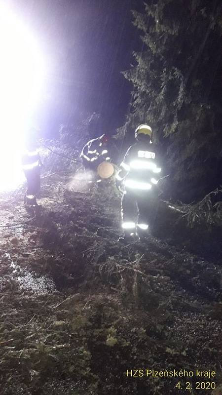 Likvidace následků silného větru na Klatovsku