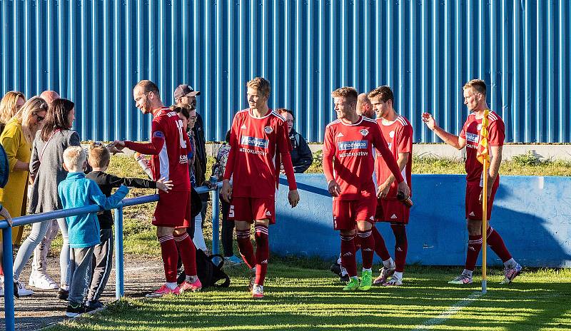 Fotbalisté divizních Klatov remizovali v 11. kole soutěže na hřišti Soběslavi 2:2, i když po prvním poločase vedli o dvě branky.