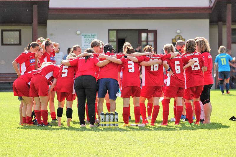 Na podzim fotbalistky SK Klatovy 1898 (červené dresy) porazily Borovany (modré dresy) 7:2. A uspěly i v nedělní odvetě, tentokrát 9:1.