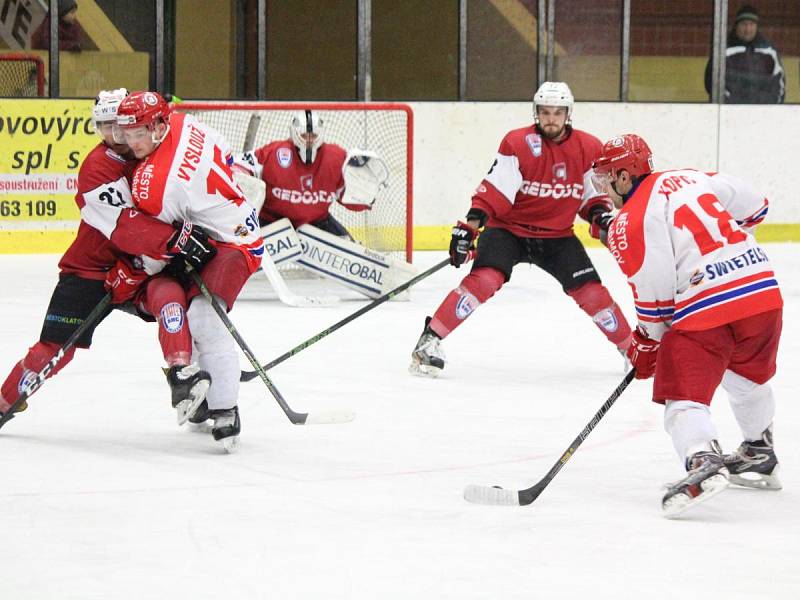 2. liga 2016/2017 - play-off: SHC Klatovy (červené dresy) - HC Lední Medvědi Pelhřimov 7:4