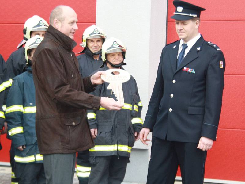 Klatovští dobrovolní hasiči pokřtili novou tatru