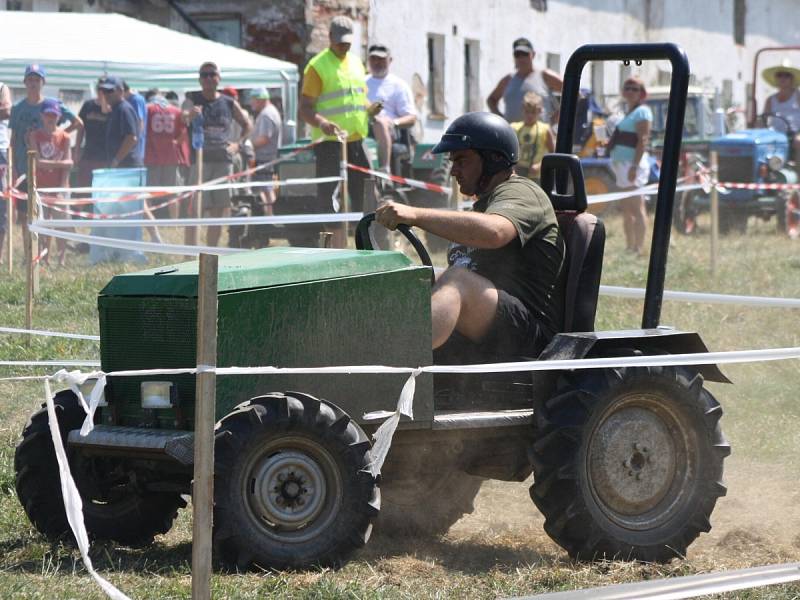 Traktoriáda v Mlázovech 2013