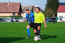 11. kolo okresního přeboru: FK Okula Nýrsko B (na snímku fotbalisté v modrých dresech) - TJ Start Luby B 0:1 (0:0).