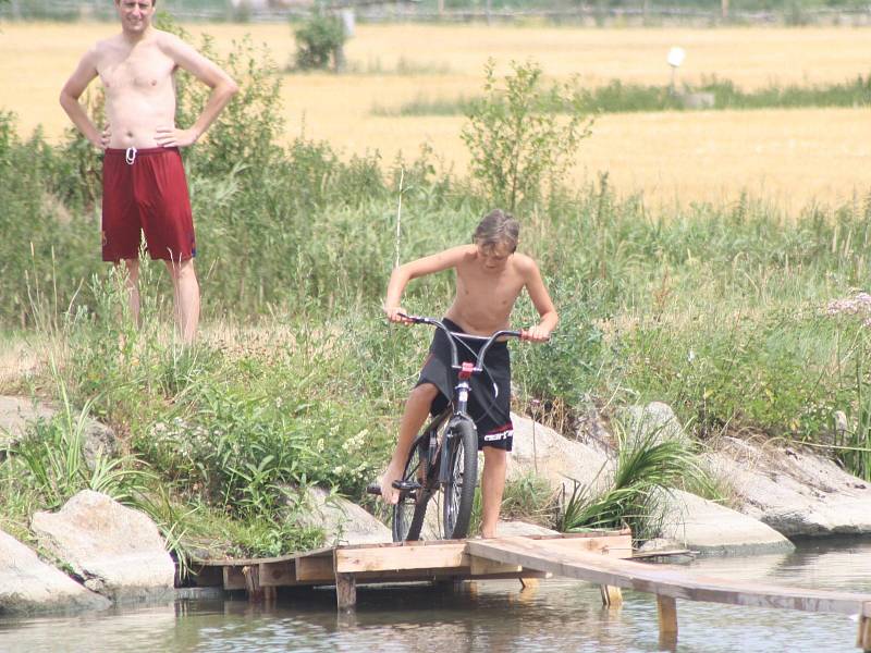 Přejezd lávky ve Velkém Boru