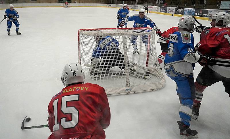 23. kolo 2. ligy, skupina Jih: Stadion Cheb - SHC Klatovy (červení) 5:3.