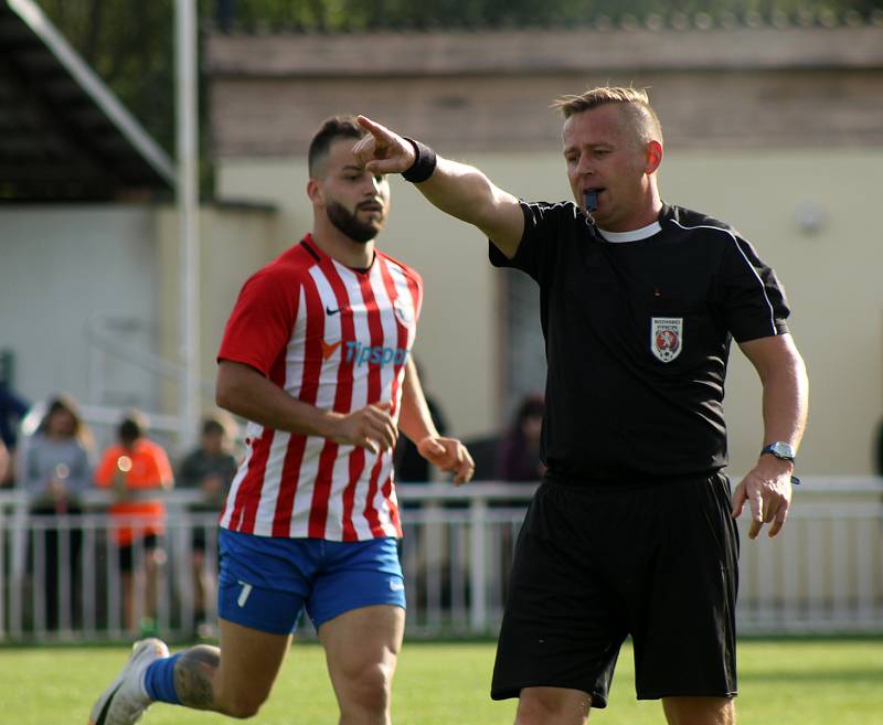 Rozhodčí Novotný řídil zápas mezi Berounem a Klatovy vlastním způsobem.