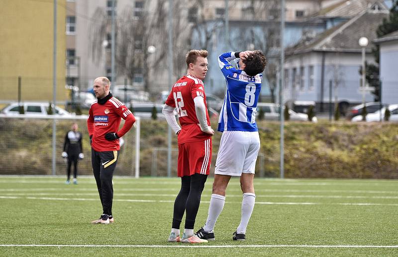 Klatovy (červené dresy) padly na hřišti béčka Domažlice 1:4.