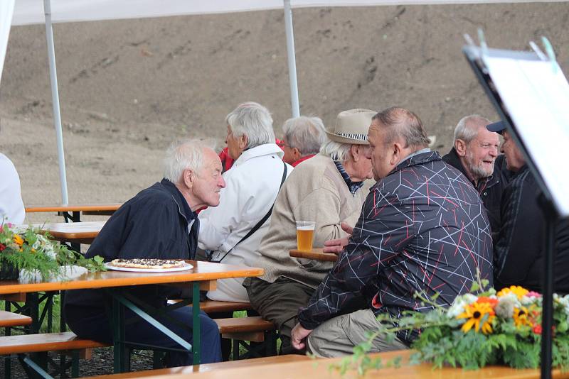 Slavnostní otevření nádrže na zadržení vody v přírodě v Pačejově.