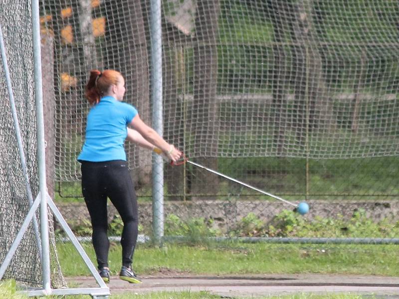 120 závodníků a závodnic z 23 atletických klubů z celé České republiky se zúčastnilo 38. ročníku Velké ceny v Sušici v atletice