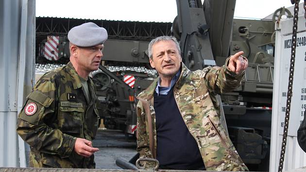 Ministr obrany Martin Stropnický zavítal do klatovských kasáren.