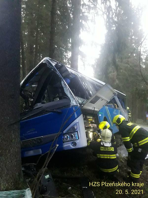 Nehoda autobusu u Špičáku.