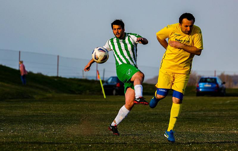 15. kolo III. třídy: FK Budětice 2012 (žlutí) - SK Velhartice 2:0.