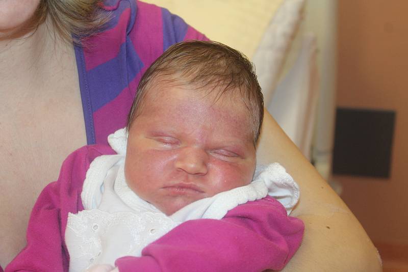 Ema Boublíková z Kolince se narodila v klatovské porodnici 3. ledna v 5.32 hodin (4020 g, 52 cm). Rodiče Jaroslava a Radek věděli dopředu, že Nelince (3,5) přivezou domů malou sestřičku.