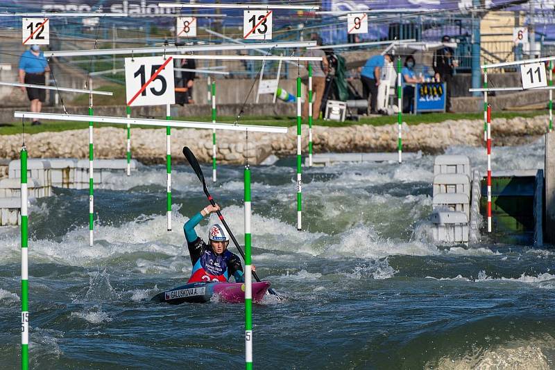 Antonie Galušková má na MS v italském Ivree první zlato, a to ze závodu hlídek kajakářek do 23 let.