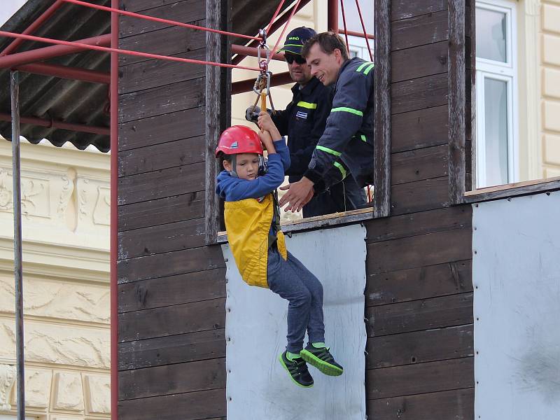 V prvním prázdninovém dni uspořádali hasiči klatovského územního odboru Hasičského záchranného sboru Plzeňského kraje ve své stanici den otevřených dveří