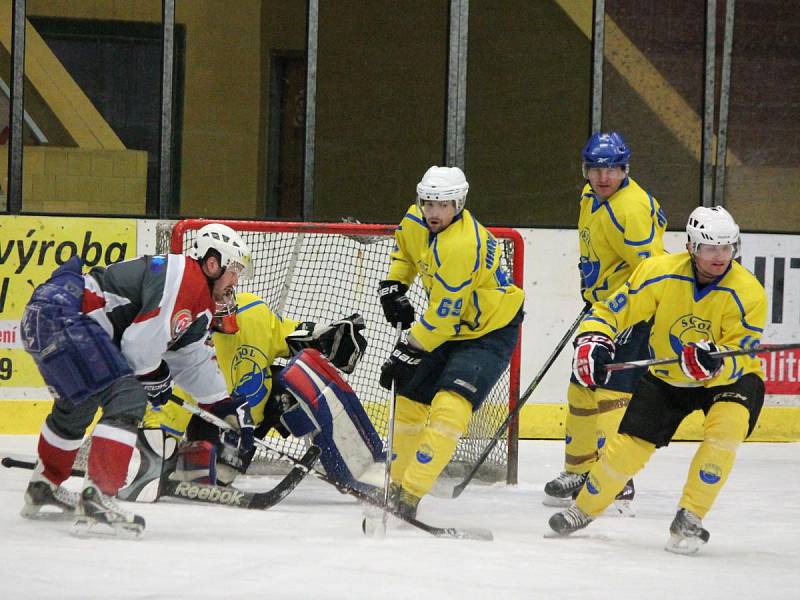 Krajská soutěž mužů 2016/2017: HC Bidlo Malá Víska (šedivé dresy) - Sokol Horní Lukavice 9:3