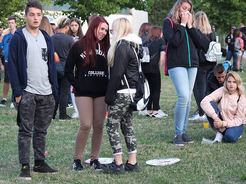 Během festivalu Open Air Lázně v Klatovech vystoupil zpěvák Ben Cristovao.