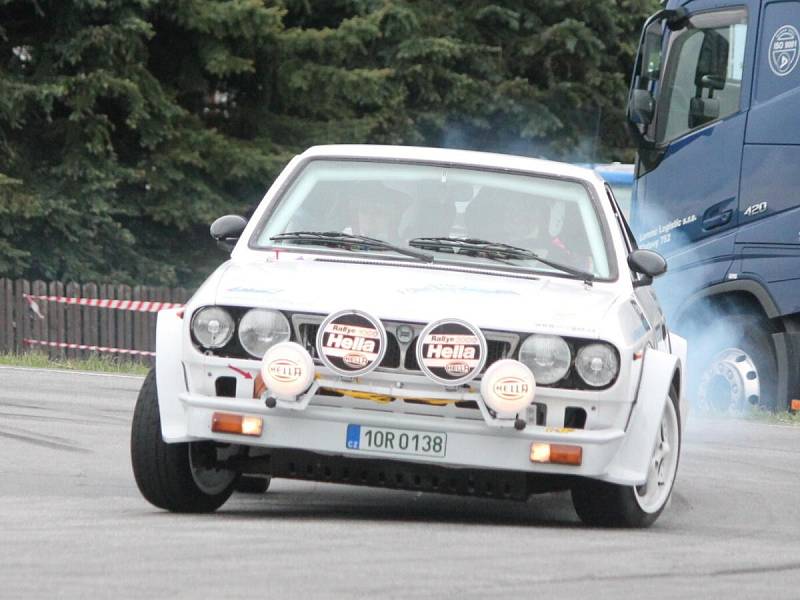 První rychlostní zkouškou 23. Historic Vltava Rallye byl tradičně Klatovský okruh.