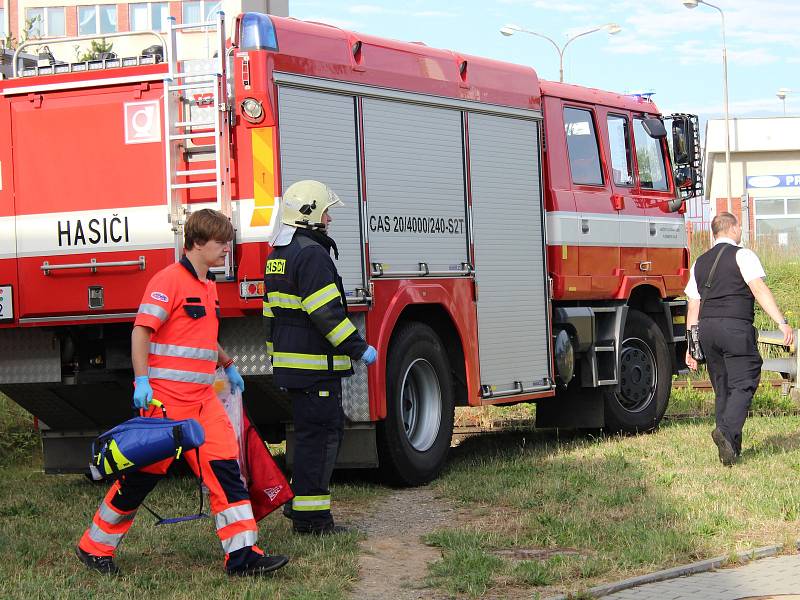 Střet vlaku a osobního auta v Klatovech.