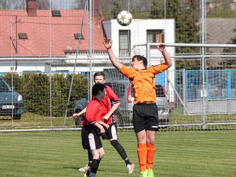 Okresní přebor žáků: Strážov (oranžové dresy) - Hrádek 3:2