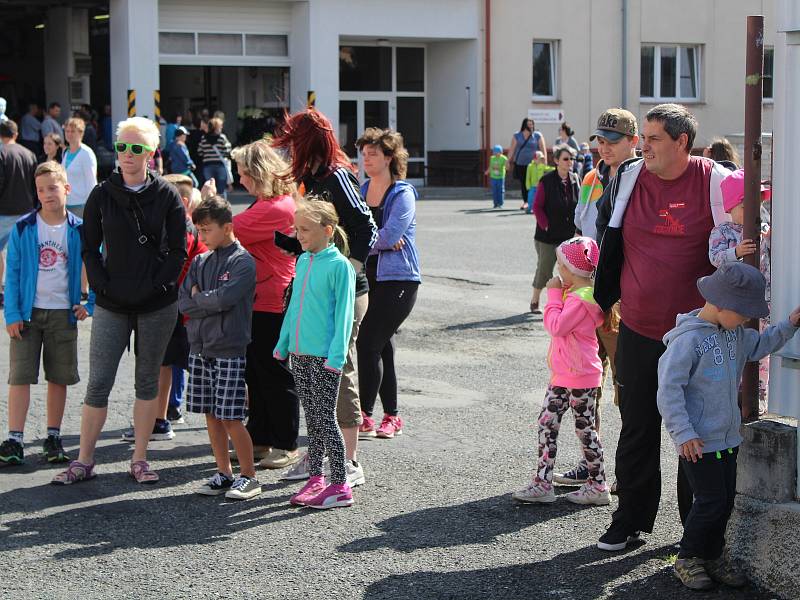 V prvním prázdninovém dni uspořádali hasiči klatovského územního odboru Hasičského záchranného sboru Plzeňského kraje ve své stanici den otevřených dveří