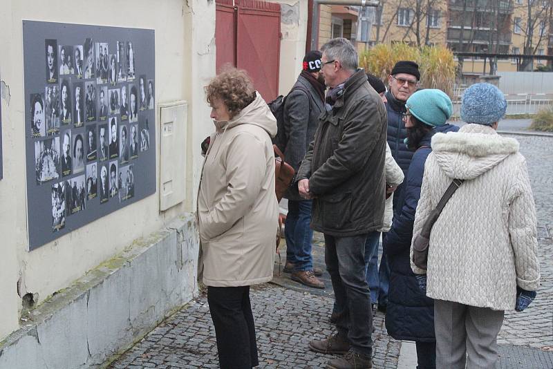 Setkání u pomníku obětem holocaustu v Klatovech k 10. výročí jeho odhalení.