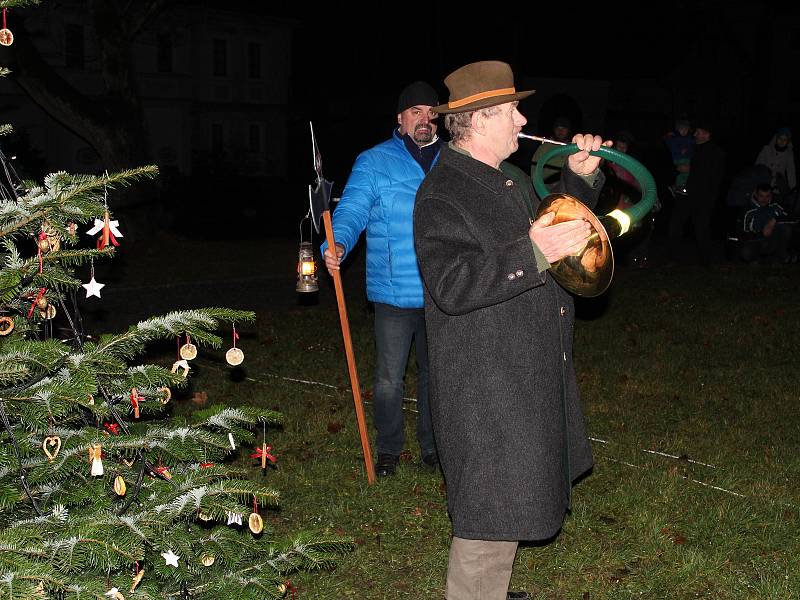 Slavnostní rozsvícení vánočního stromu v Chudenicích.