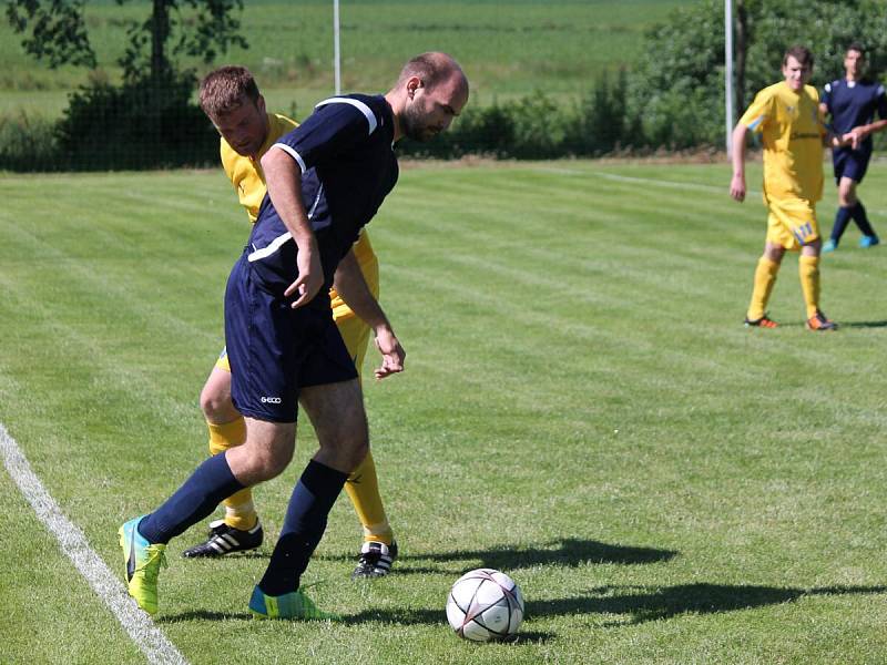 IV. třída sk. A 2015/2016: Měcholupy B (žluté dresy) - Křenice 1:2