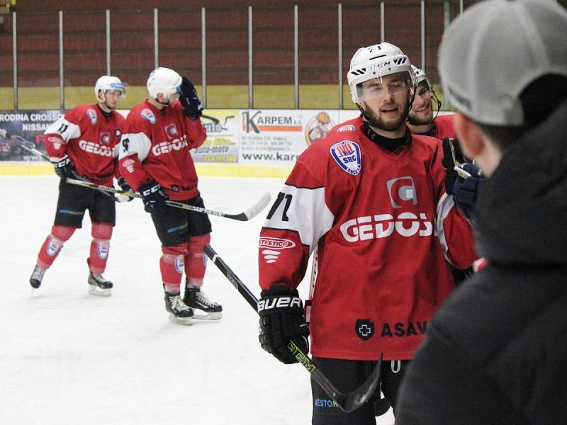 2. liga play-off 2016/2017: SHC Klatovy (červené dresy) - HC Moravské Budějovice 2005 5:2