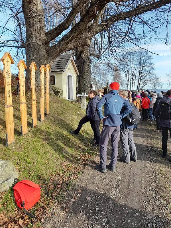 U kapličky sv. Martina se sešly zhruba dvě stovky lidí.