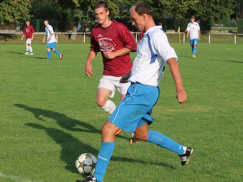 Fotbalová příprava: Mochtín (v bílém) - Postřekov 3:1.