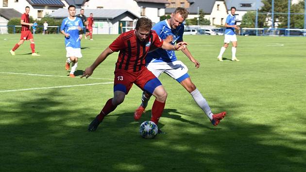 FK Okula Nýrsko (červení) - TJ Jiskra Domažlice B (modré dresy) 0:7.