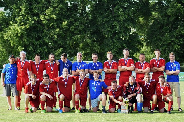 Fotbalisté SK Kovodružstvo Strážov v derniéře porazili Chudenice, vyhráli okresní přebor a radovali se z postupu do I. B třídy.