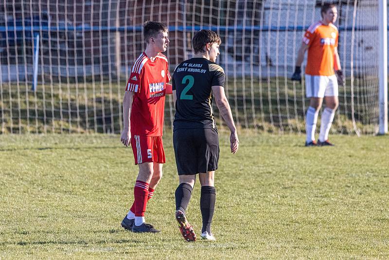 FORTUNA divize A (18. kolo): SK Klatovy 1898 (na snímku fotbalisté v červených dresech) - FK Slavoj Český Krumlov 0:2 (0:1).