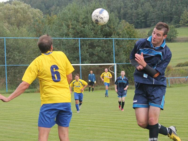 III. třída: Velké Hydčice (ve žlutém) - Kašperské Hory 7:1.