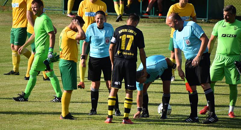 1. kolo krajského přeboru 2022/2023: TJ START Tlumačov (žlutí) - TJ Sokol Lhota (hráči v černých dresech) 4:0 (2:0).