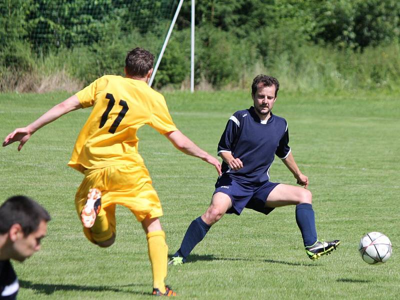 IV. třída sk. A 2015/2016: Měcholupy B (žluté dresy) - Křenice 1:2