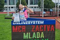 Kristýna Hozmanová a Karolína Machová na MČR v atletice žactva v Mladé Boleslavi.