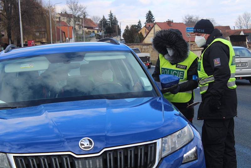 Policejní kontroly v Červeném Poříčí.