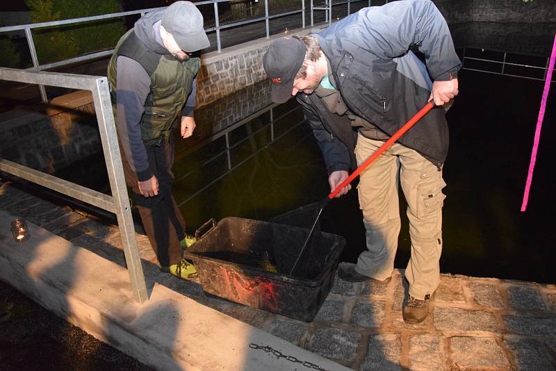 Slavnostní otevření opraveného rybníčku v Týřovicích