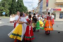 Průvod mezinárodního folklorního festivalu v Klatovech 2022.