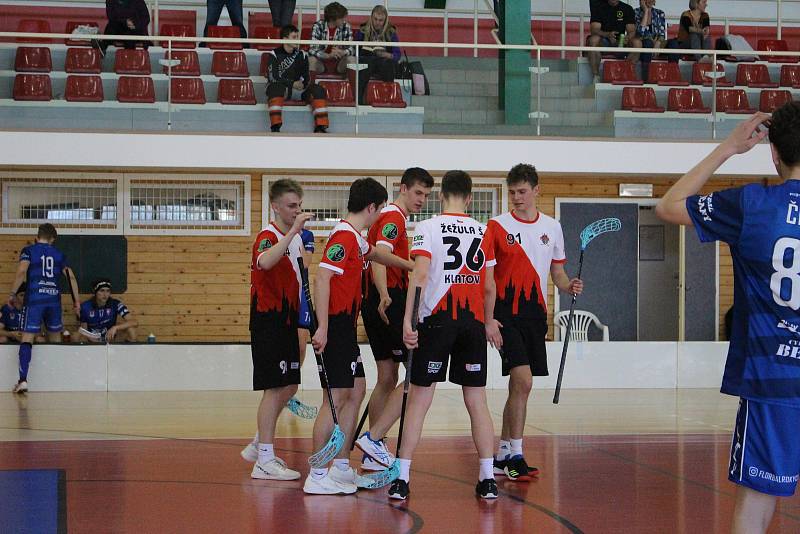 Florbaloví junioři Sport Clubu Klatovy skončili ve druhé regionální lize první.