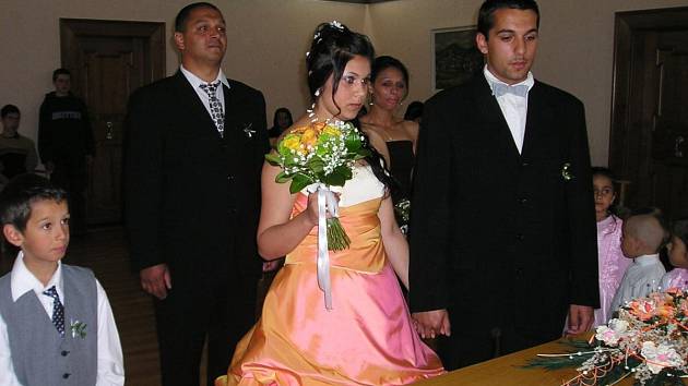 Svatba v dětském domově v Kašperských Horách