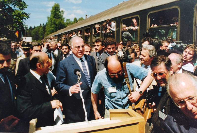 Otevření nádraží v Alžbětíně před 30 lety. Foto: archiv Aloise Janďury