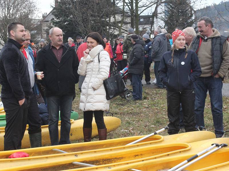 Vánoční splouvání Otavy s Lubomírem Brabec v Sušici. 