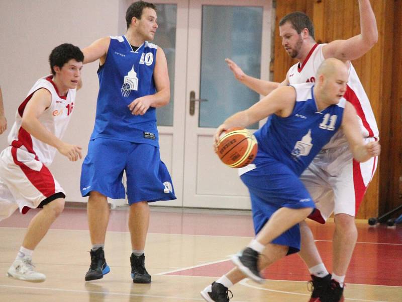 Druhá liga mužů: BK Klatovy (bílé dresy) - Basketbal Jiskra Domažlice 77:73