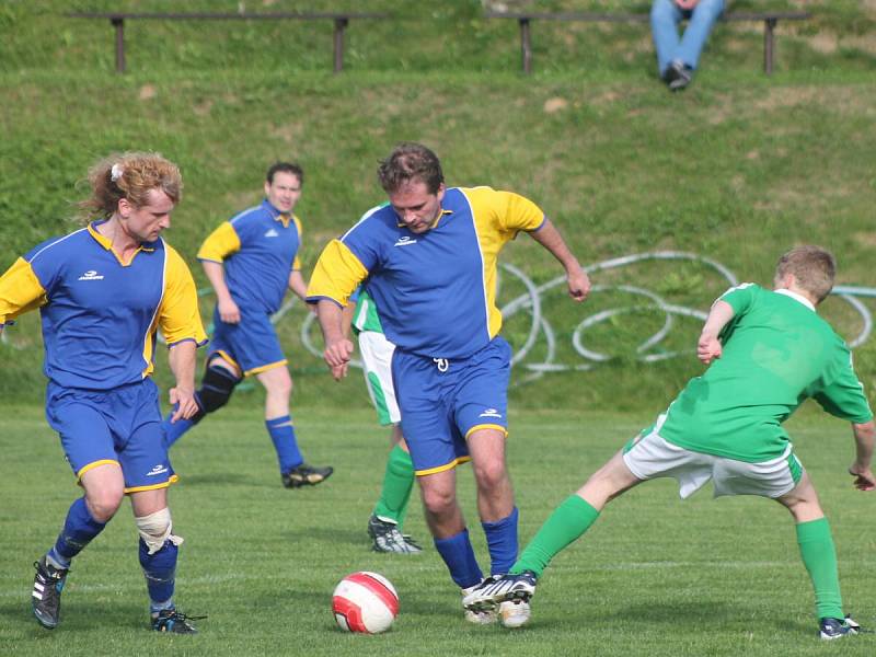 IV. třída, skupina A Ježovy - Dlažov 5:2.