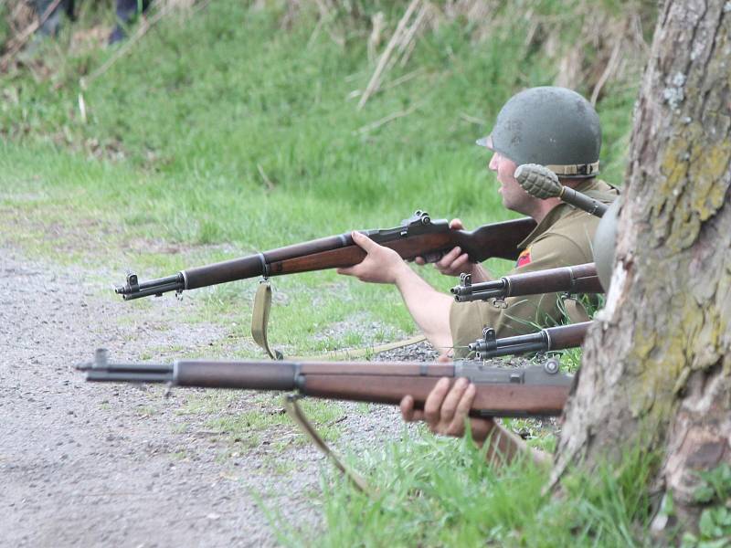 Oslavy 70. výročí osvobození v Kašperských Horách, rekonstrukce bitvy o Zhůří