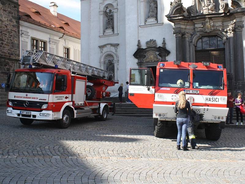 Hasičská a motorkářská svatba v Klatovech