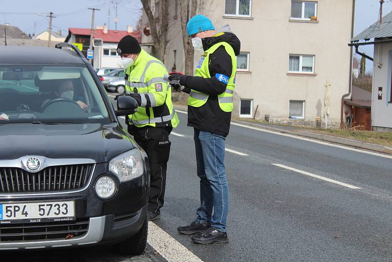 Policejní kontroly v Čachrově.